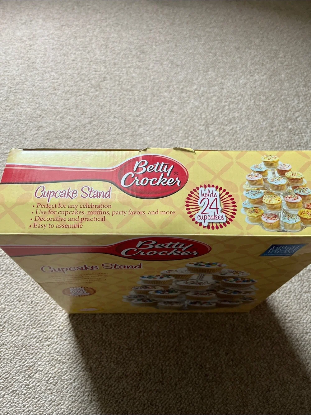 Betty Crocker Cupcake 🧁 Stand with Clear Display